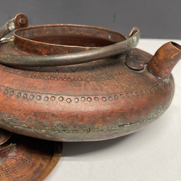 Nepalese Copper Kettle Vintage Chinese Etched Hammered Water Pot - Picture 13 of 17